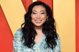 Ngôi sao Hollywood gốc Á mặc đầm Công Trí ở tiệc hậu Oscar 