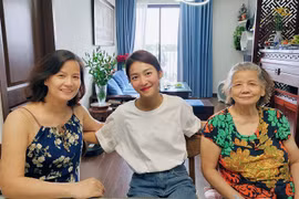 Khả Ngân đến thăm mẹ Thanh Sơn, đồng nghiệp đẩy thuyền "chốt đơn"