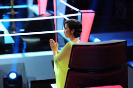 The Voice: Mỹ Linh lộ bài diễn quá đà khi cầu cứu