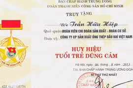 Truy tặng Huy hiệu “Tuổi trẻ dũng cảm” cho Trần Hữu Hiệp