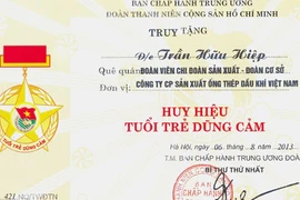 Truy tặng Huy hiệu “Tuổi trẻ dũng cảm” cho Trần Hữu Hiệp