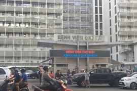 Hơn 1 tỷ đồng mua kính hiển vi: Ai thắng gói thầu tại Bệnh viện Chợ Rẫy?