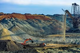 Vi phạm công bố thông tin, cổ phiếu SPI rơi vào diện đình chỉ