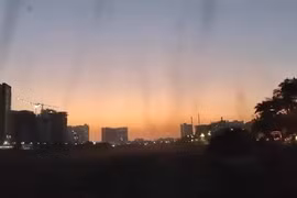 Bầu trời xuất hiện cảnh tượng lạ, người dân sợ hãi 