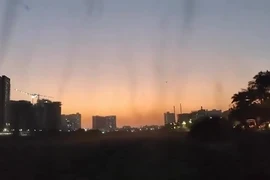 Bầu trời xuất hiện cảnh tượng lạ, người dân sợ hãi 