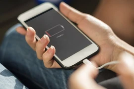 Sạc pin điện thoại làm thế nào để an toàn, tránh phát nổ? 