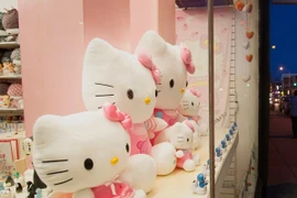 Sinh nhật 50 tuổi của "mèo không miệng" Hello Kitty