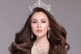 Phương Lê trả lại vương miện sau khi bị xử phạt