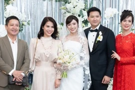 Chí Trung cùng bạn gái dự đám cưới cháu trai và Ngọc Huyền