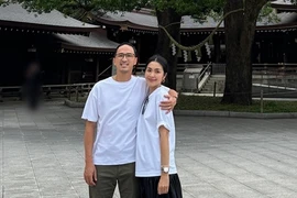 Tăng Thanh Hà tình tứ bên chồng đại gia khi du lịch