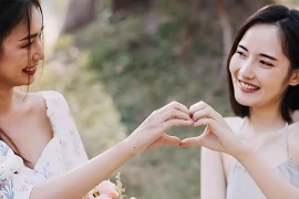 Hụt hẫng khi bóc phong bì mừng cưới của bạn thân