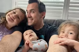 Kiếm tiền ít hơn vợ, chồng quyết định ở nhà làm nội trợ