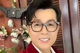 Hòa Hiệp thông báo lên chức bố ở tuổi 42, chăm làm từ thiện