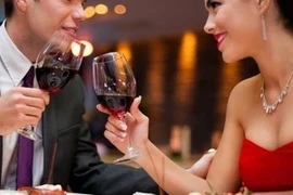 Bồ già đến tận nhà tố chồng tôi "đào mỏ", nợ tình
