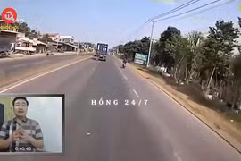 Video: Tài xế container chuyển hướng ẩu báo hại xe máy