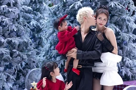 Trương Mỹ Nhân tình tứ bên chồng trẻ trong bộ ảnh đón Giáng sinh