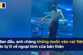 Video: "Chàng tiên cá" bụng bự hot nhất Trung Quốc