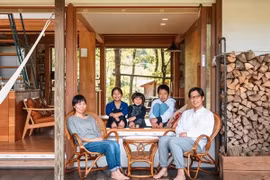 Một gia đình Nhật Bản 10 năm sống trên núi 