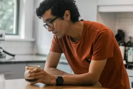 Em bán đất vườn, anh trai đưa mẹ đến đòi 200 triệu dưỡng già