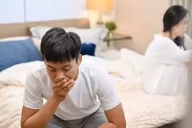 Mẹ vợ mang quà quê lên chơi, con rể tím tái mặt mày