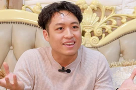 Lê Tuấn Anh giúp con trai của Hồng Vân