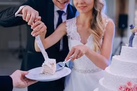 Mẹ chú rể nhảy nhót trong đám cưới khiến thông gia sốc