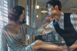 Nữ giám đốc ngoại tình bị đánh ghen ở đầu ngõ