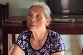 Con dâu 71 tuổi chăm sóc bố chồng 92 tuổi