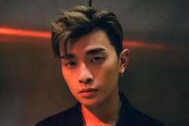 Nam ca sĩ bị tố "quan hệ" với 73 phụ nữ, lộ ảnh nóng