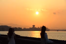 Ánh sáng kỳ diệu trên dòng Linh Giang