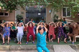 Gặp nhau ở viện dưỡng lão, 2 cụ bà thân như chị em ruột