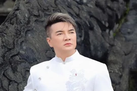 Đàm Vĩnh Hưng lần đầu lên tiếng về vụ kiện chồng Bích Tuyền