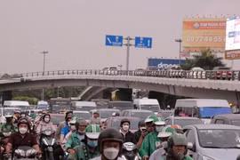 Đề xuất cấm xe tải lưu thông theo giờ qua cửa ngõ sân bay Tân Sơn Nhất