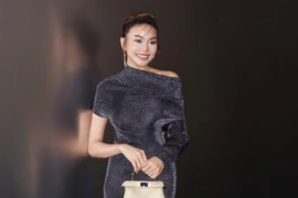 "Chị đại làng mẫu" Thanh Hằng diện đồ trăm triệu sang chảnh