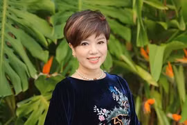 Thời trang đời thực "hack tuổi" của NSND Ngọc Huyền 