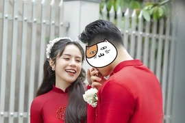 “Chị đẹp” Thái Trinh tình tứ bên chồng trong lễ ăn hỏi