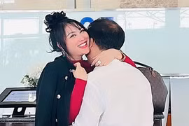 Phi Thanh Vân khoe ảnh tình tứ bên bạn trai giấu mặt