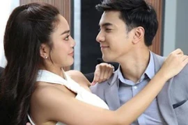 Say đắm với tình trẻ kém 17 tuổi, quý bà nhận tin sốc