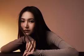 Hương Tràm gửi đơn tố cáo người tung tin đồn sang Mỹ sinh con