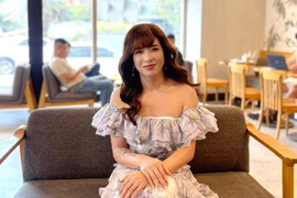 Chồng chuyển giới sau 8 năm kết hôn, vợ dặn "phải làm thật đẹp"