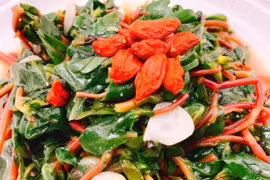 Loại rau dại xưa mọc đầy đường, nay được coi như báu vật