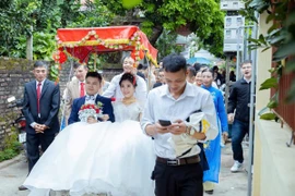 Vượt qua rào cản lấy anh hàng xóm, cô gái nhận kết ngọt