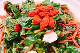 Loại rau dại xưa mọc đầy đường, nay được coi như báu vật