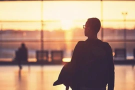 Con bại não, mẹ bỏ đi, bố và mẹ kế một tay nuôi nấng