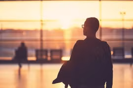 Con bại não, mẹ bỏ đi, bố và mẹ kế một tay nuôi nấng