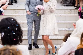 Cưới vợ trẻ, 2 năm sau tôi muốn bỏ của chạy lấy người