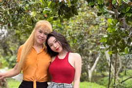 Mẹ chồng khóc vì bị con dâu “chặn” tài khoản mạng xã hội