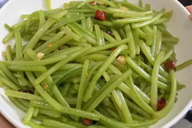 Đừng chỉ ăn lá, cọng của loại rau này đại bổ, giúp nhuận tràng