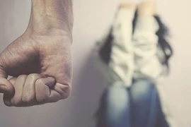 Người phụ nữ mang theo con trốn chạy khỏi chồng vũ phu