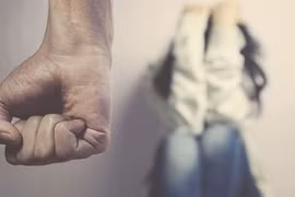 Người phụ nữ mang theo con trốn chạy khỏi chồng vũ phu